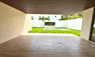 CASA EQUIPADA EN VENTA EN PRIVADA AL NORTE DE MÉRIDA, YUCATÁN