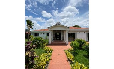 VENTA AMPLIA CASA CAMPESTRE SECTOR TEBAIDA