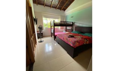 VENTA AMPLIA CASA CAMPESTRE SECTOR TEBAIDA