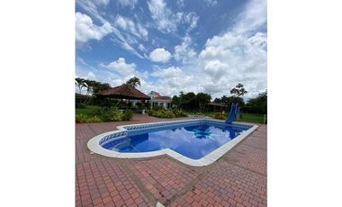 VENTA AMPLIA CASA CAMPESTRE SECTOR TEBAIDA