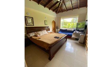 VENTA AMPLIA CASA CAMPESTRE SECTOR TEBAIDA