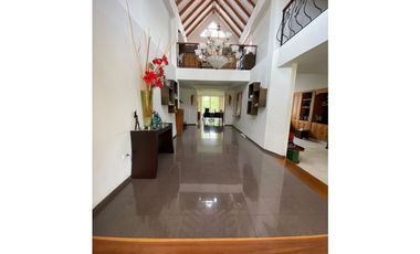 VENTA AMPLIA CASA CAMPESTRE SECTOR TEBAIDA