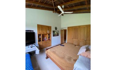 VENTA AMPLIA CASA CAMPESTRE SECTOR TEBAIDA