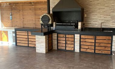 HERMOSA Y AMPLIA CASA AISLADA, LOMAS DE LO AGUIRRE