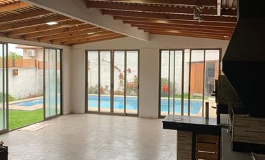 HERMOSA Y AMPLIA CASA AISLADA, LOMAS DE LO AGUIRRE