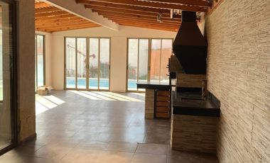 HERMOSA Y AMPLIA CASA AISLADA, LOMAS DE LO AGUIRRE