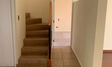 HERMOSA Y AMPLIA CASA AISLADA, LOMAS DE LO AGUIRRE