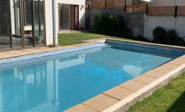 HERMOSA Y AMPLIA CASA AISLADA, LOMAS DE LO AGUIRRE