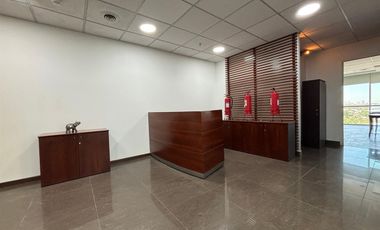 Oficina en Arriendo en Av el Salto 4001