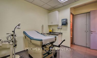 Espectacular oficina rubro medico en las condes (80 UF/m2)