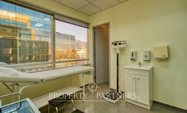 Espectacular oficina rubro medico en las condes (80 UF/m2)