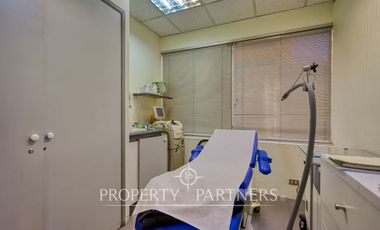 Espectacular oficina rubro medico en las condes (80 UF/m2)