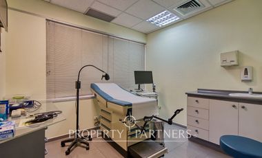 Espectacular oficina rubro medico en las condes (80 UF/m2)