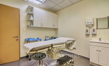 Espectacular oficina rubro medico en las condes (80 UF/m2)