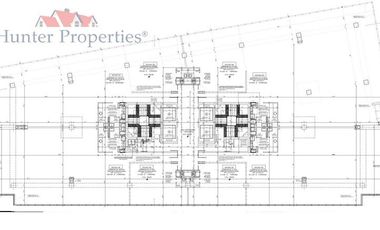 Oficina en Arriendo en La Dehesa central. Frente a Portal. Semi-habilitada