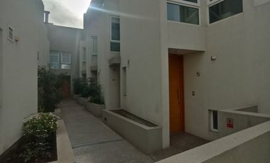 SE VENDE CASA TIPO TOWNHOUSE EN CONDOMINIO (CÓD. 544)