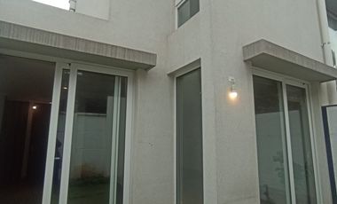 SE VENDE CASA TIPO TOWNHOUSE EN CONDOMINIO (CÓD. 544)