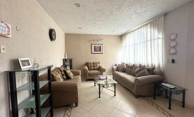 CASA EN VENTA CON SEGURIDAD EN BOSQUES DEL LAGO,