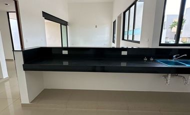 Venta Casa en Conkal al norte de Merida de una planta, en privada.