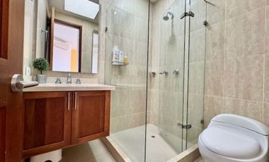 APARTAMENTO CON VISTA A LA CIUDAD Y AMPLIOS ESPACIOS