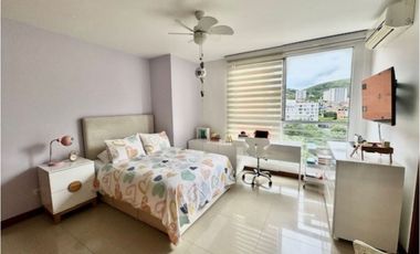 APARTAMENTO CON VISTA A LA CIUDAD Y AMPLIOS ESPACIOS