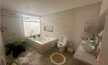 En venta hermosa casa amplia en conjunto residencial