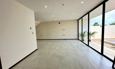 CASA EN VENTA PRIVADA 4 RECÁMRAS, TEMOZON NORTE; MÉRIDA