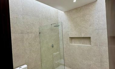 CASA EN VENTA PRIVADA 4 RECÁMRAS, TEMOZON NORTE; MÉRIDA