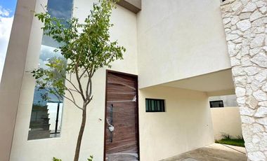 CASA EN VENTA PRIVADA 4 RECÁMRAS, TEMOZON NORTE; MÉRIDA
