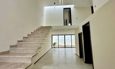 CASA EN VENTA PRIVADA 4 RECÁMRAS, TEMOZON NORTE; MÉRIDA