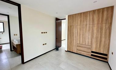 CASA EN VENTA PRIVADA 4 RECÁMRAS, TEMOZON NORTE; MÉRIDA