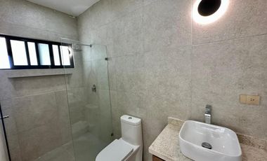 CASA EN VENTA PRIVADA 4 RECÁMRAS, TEMOZON NORTE; MÉRIDA