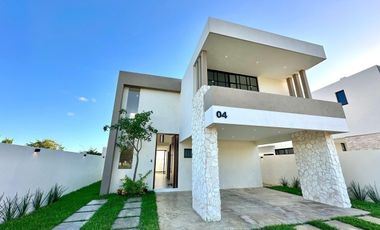 CASA EN VENTA PRIVADA 4 RECÁMRAS, TEMOZON NORTE; MÉRIDA