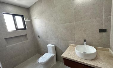 CASA EN VENTA EQUIPADA EN TEMOZON NORTE, YUCATÁN