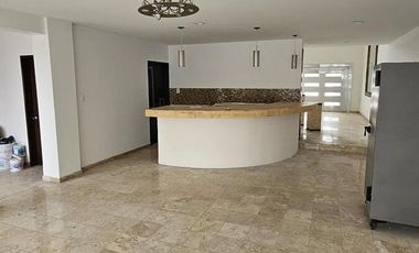 CASA EN RENTA EN LOMAS DE ANGELOPOLIS