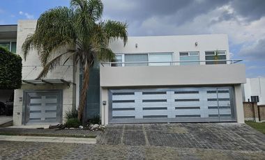 CASA EN RENTA EN LOMAS DE ANGELOPOLIS