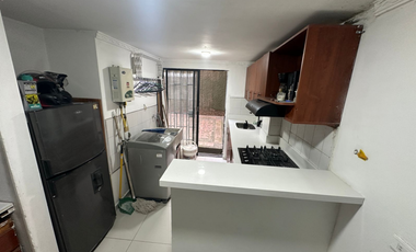 Apartamento primer piso con parqueadero-Almeria-Laureles