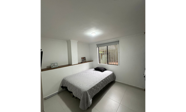Apartamento primer piso con parqueadero-Almeria-Laureles