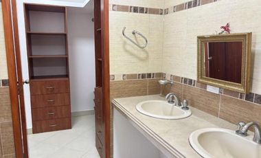 Casa en venta con 2 departamentos renteros en PA – Salinas