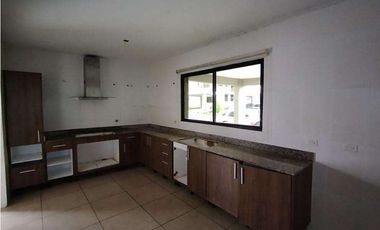 Venta de casa en Brisas del Golf Norte (PH Mont Blanc) GTA