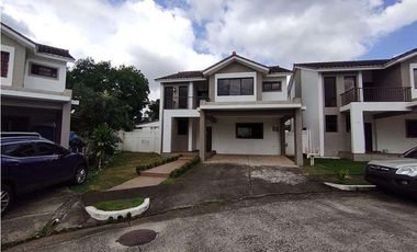 Venta de casa en Brisas del Golf Norte (PH Mont Blanc) GTA