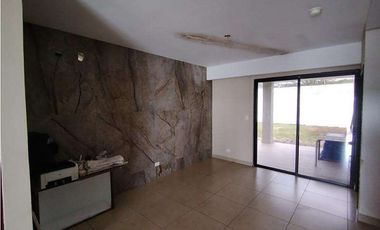 Venta de casa en Brisas del Golf Norte (PH Mont Blanc) GTA