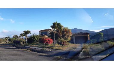 VENDO  CASA DE 1000M2 EN ALTO BOQUETE