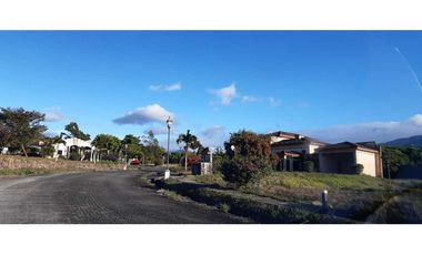 VENDO  CASA DE 1000M2 EN ALTO BOQUETE