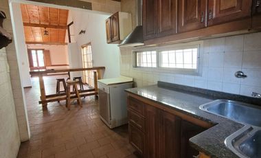 Alquiler Lanús Casa 5 ambientes Jardín Qcho Parri