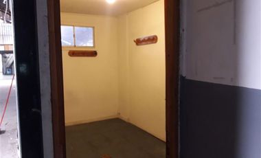 Bodega en Arriendo en Parque Industrial la Reina, ELECTRICIDAD TRIFASICA en 700 mt2 de terreno.