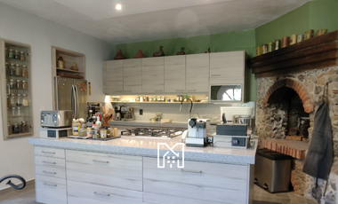 Venta de Estupenda casa en Tepoztlán Morelos, con bungalow