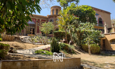 Venta de Estupenda casa en Tepoztlán Morelos, con bungalow