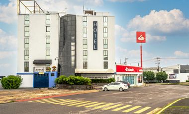 Hotel en venta Zona industrial / comercial en Cuernavaca con banco operando