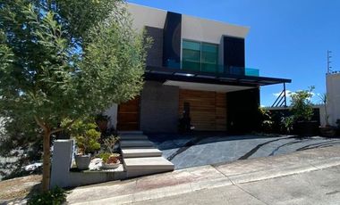 Casa con Alberca en Rio Altozano